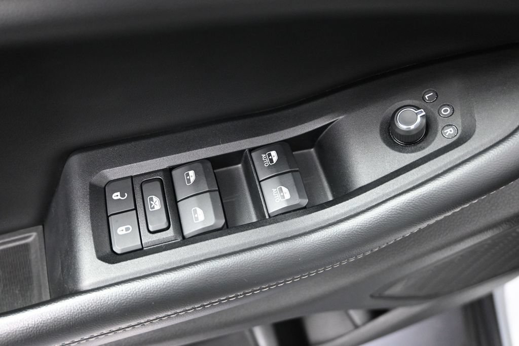 Used 2024 Jeep Grand Cherokee Altitude RWD image 10