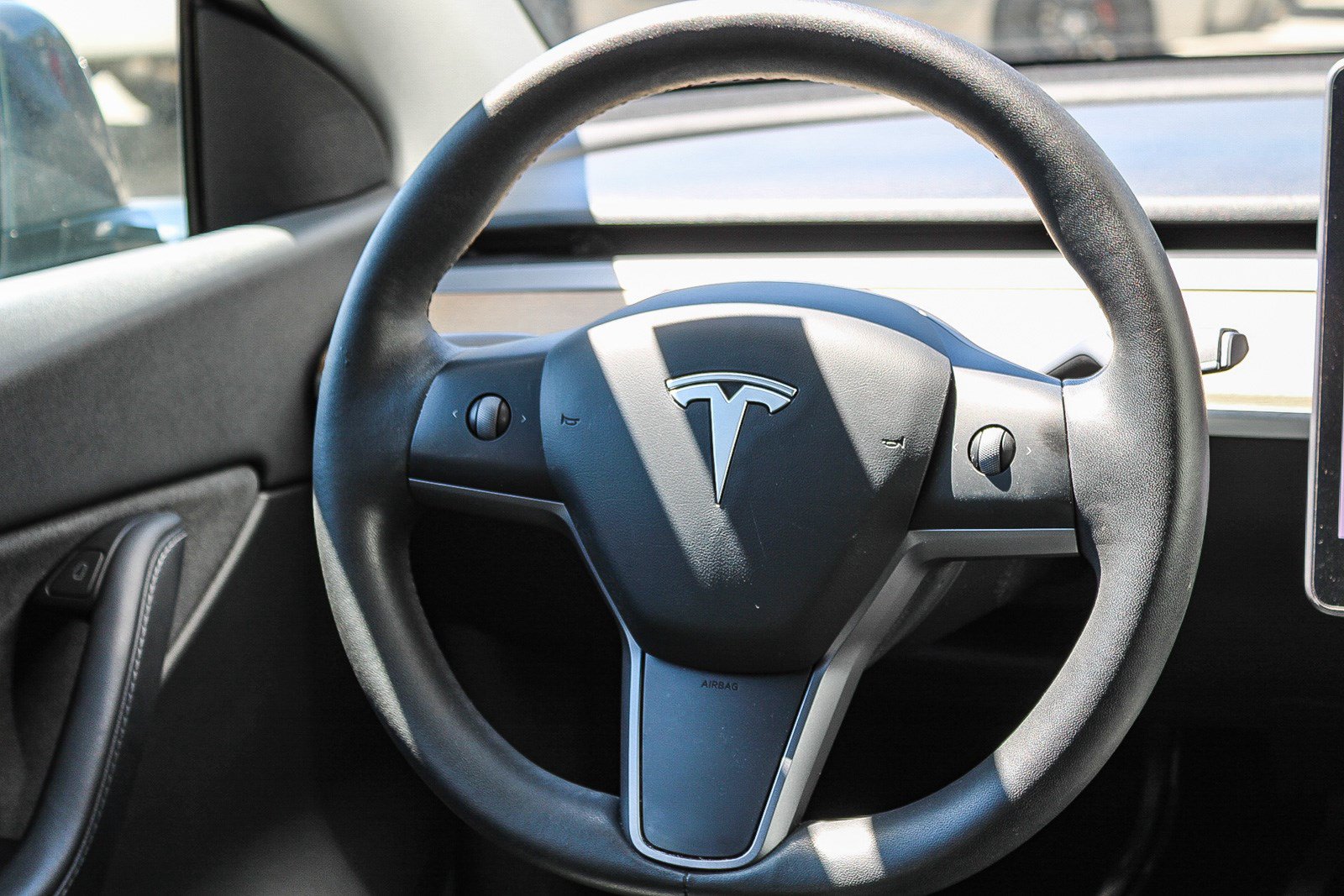 Used 2021 Tesla Model Y Long Range AWD/4WD image 17