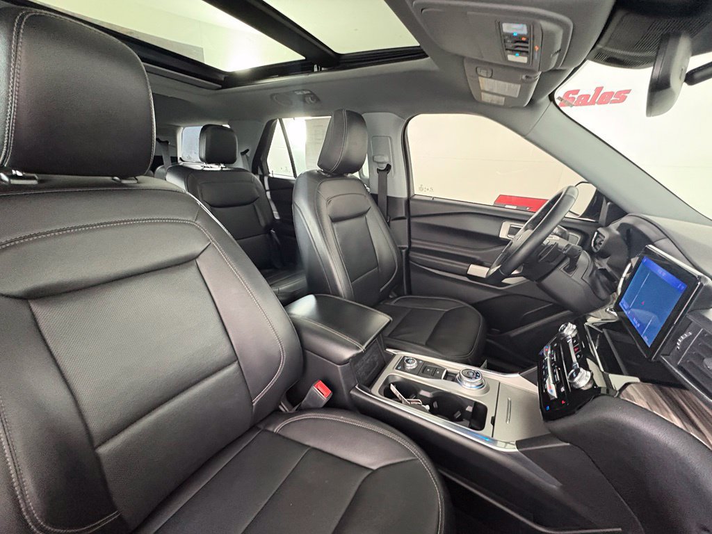 Used 2021 Ford Explorer Limited w/ Equipment Group 301A AWD/4WD image 38