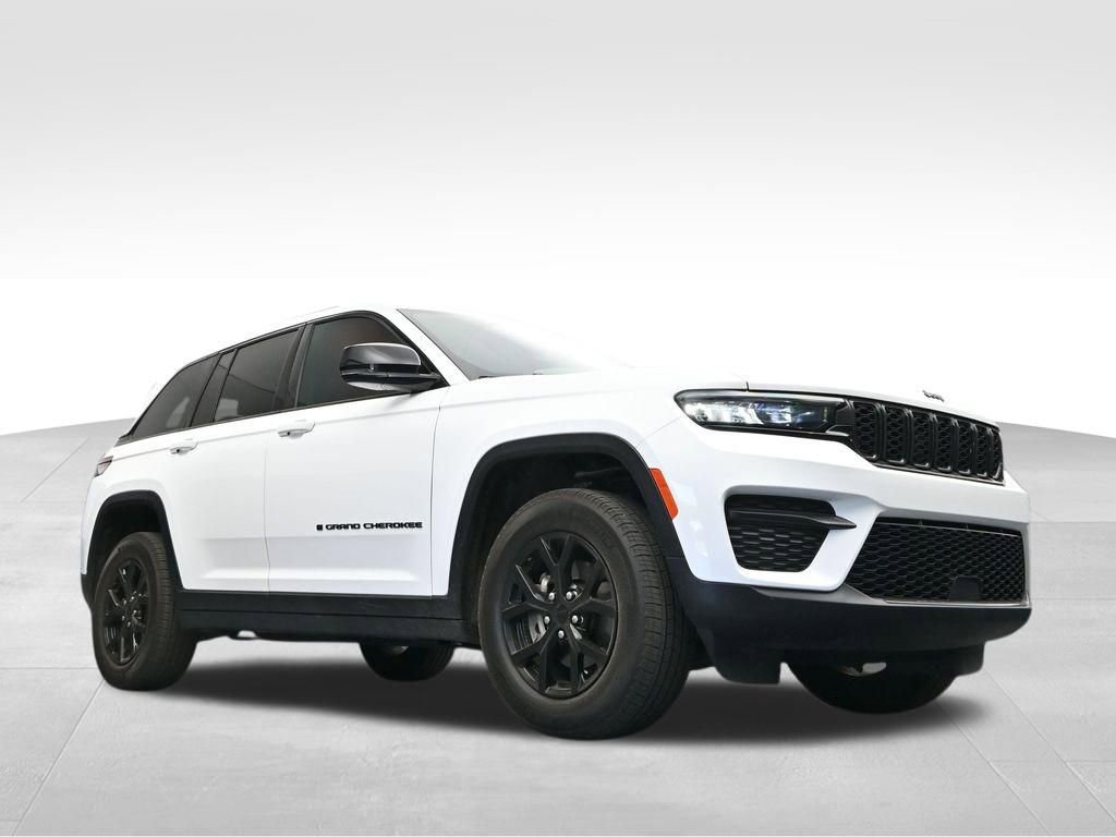 Used 2024 Jeep Grand Cherokee Altitude AWD/4WD image 38