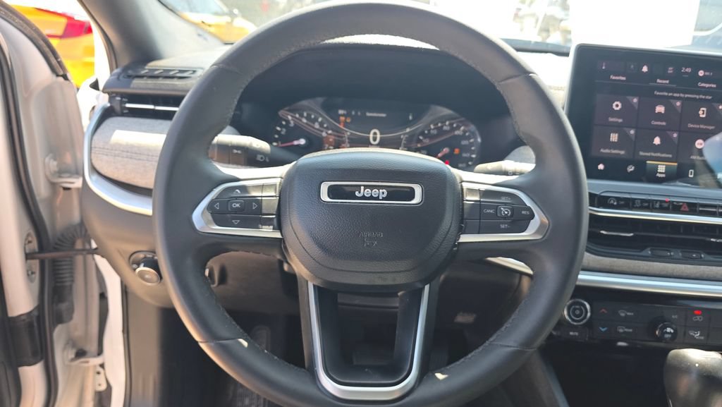 Used 2023 Jeep Compass Latitude AWD/4WD image 14