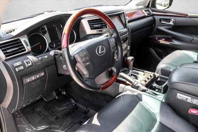 Used 2013 Lexus LX 570 4WD w/ Luxury Pkg image 10