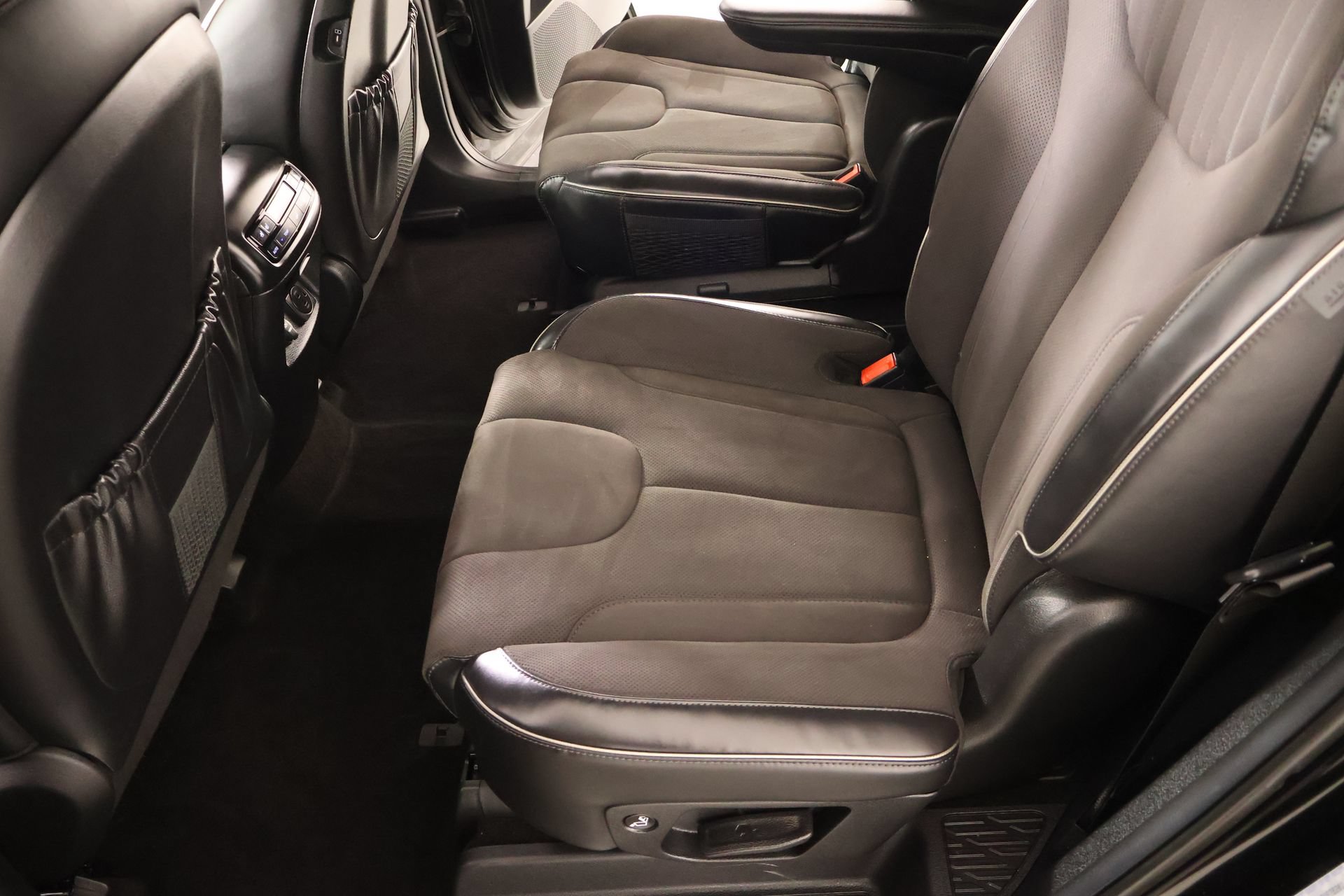 Certified 2025 Hyundai Palisade Calligraphy AWD/4WD image 12