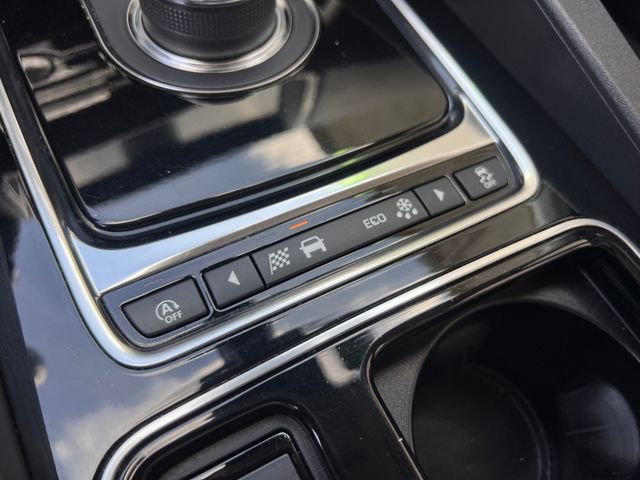 Used 2019 Jaguar F-PACE Premium image 29