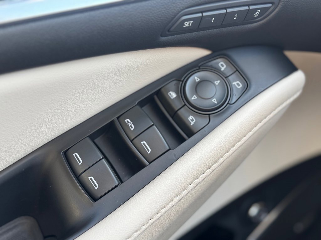 Used 2023 Buick Enclave Avenir w/ Avenir Technology Package image 11