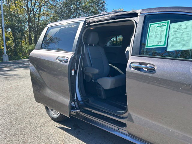 Used 2022 Toyota Sienna XLE AWD/4WD image 44