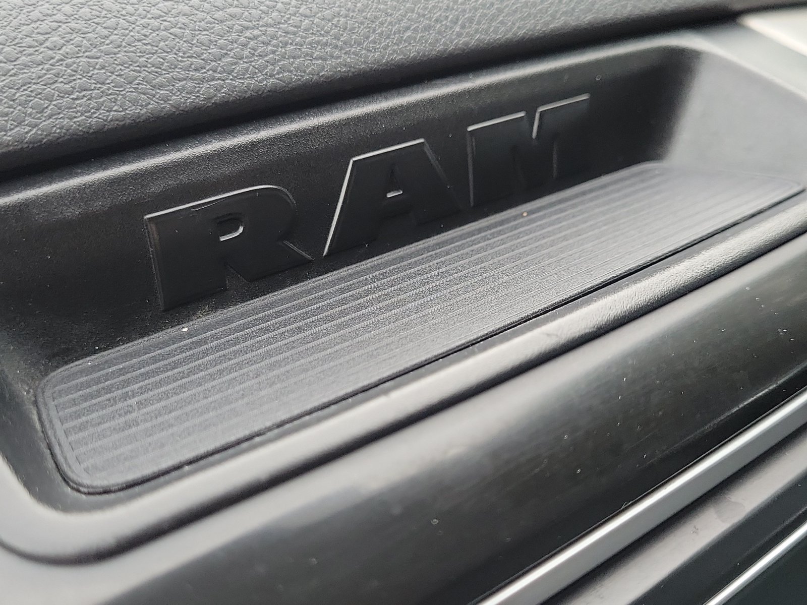 Used 2017 RAM 1500 Classic SLT RWD image 24
