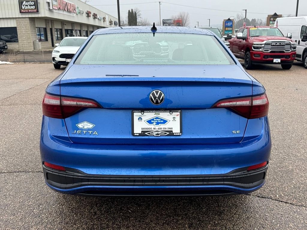 Used 2024 Volkswagen Jetta SE image 3
