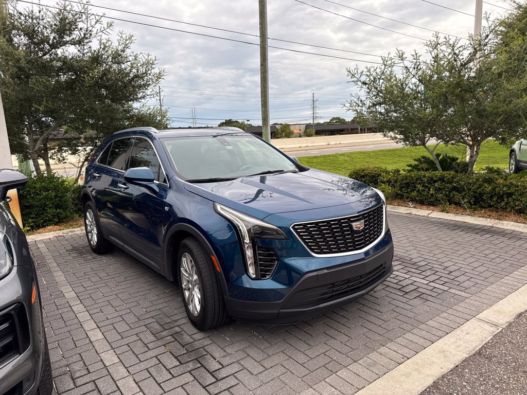 Used 2019 Cadillac XT4 Luxury w/ Cold Weather Package FWD image 2