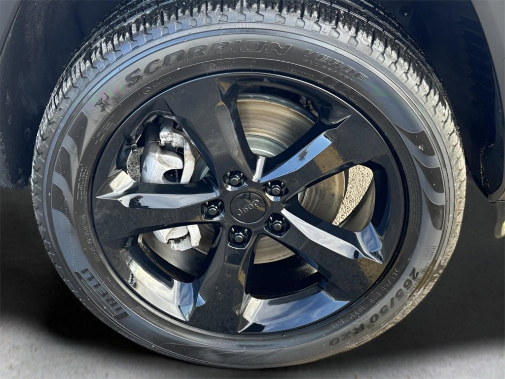 Used 2024 Jeep Grand Cherokee L Limited w/ Black Appearance Package image 27