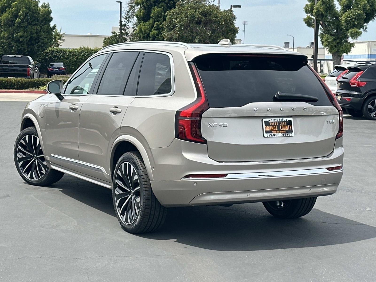 New 2026 Volvo XC90 T8 Plus w/ Protection Package Premier AWD/4WD image 5