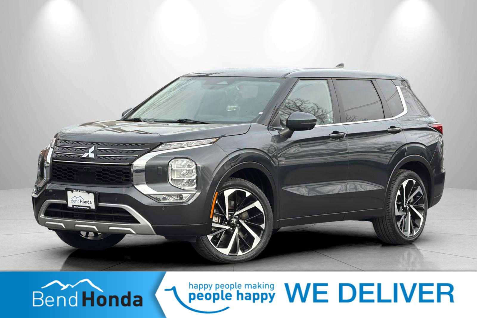 Used 2024 Mitsubishi Outlander SE image 1