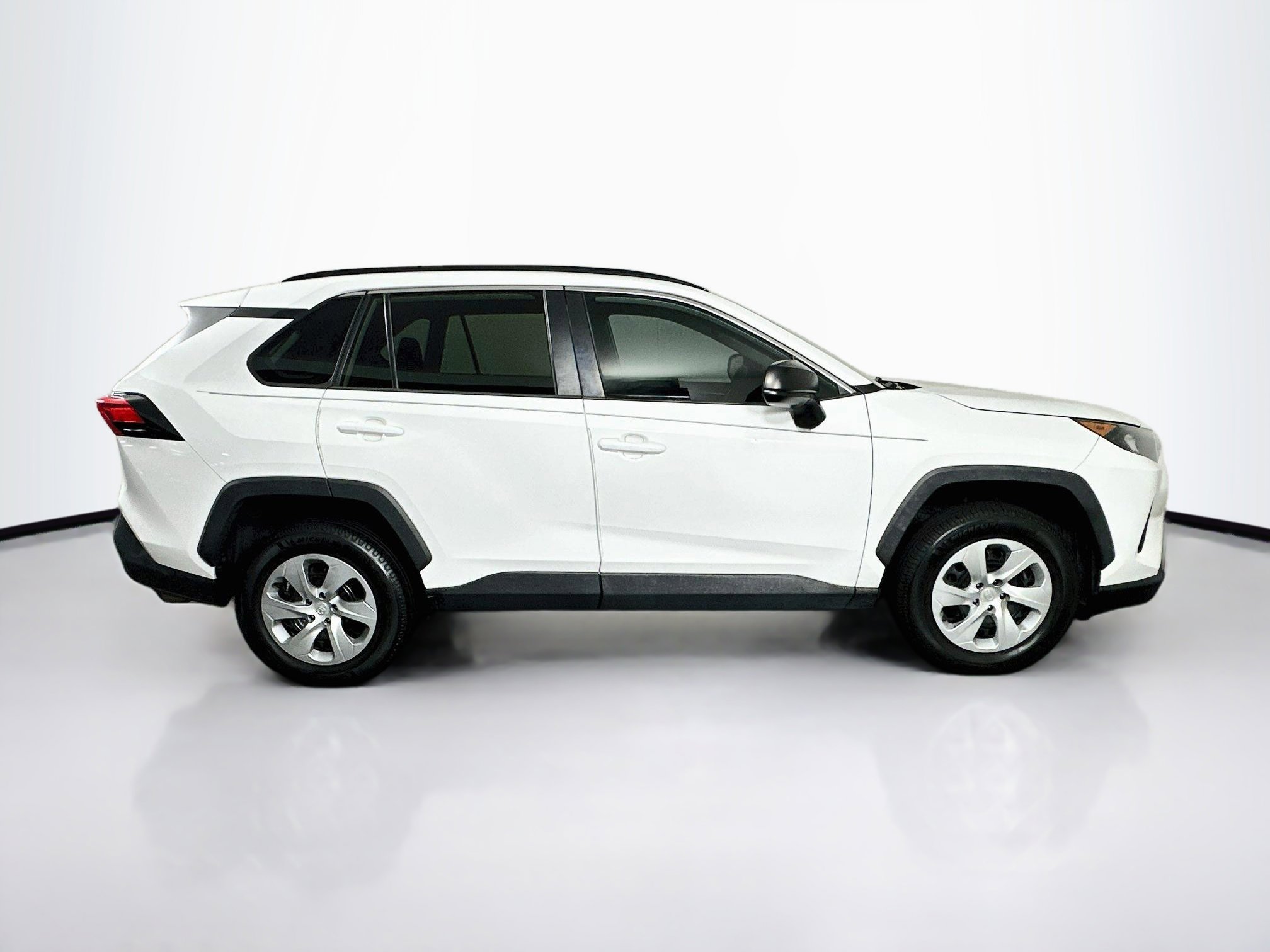 Used 2019 Toyota RAV4 LE FWD image 10