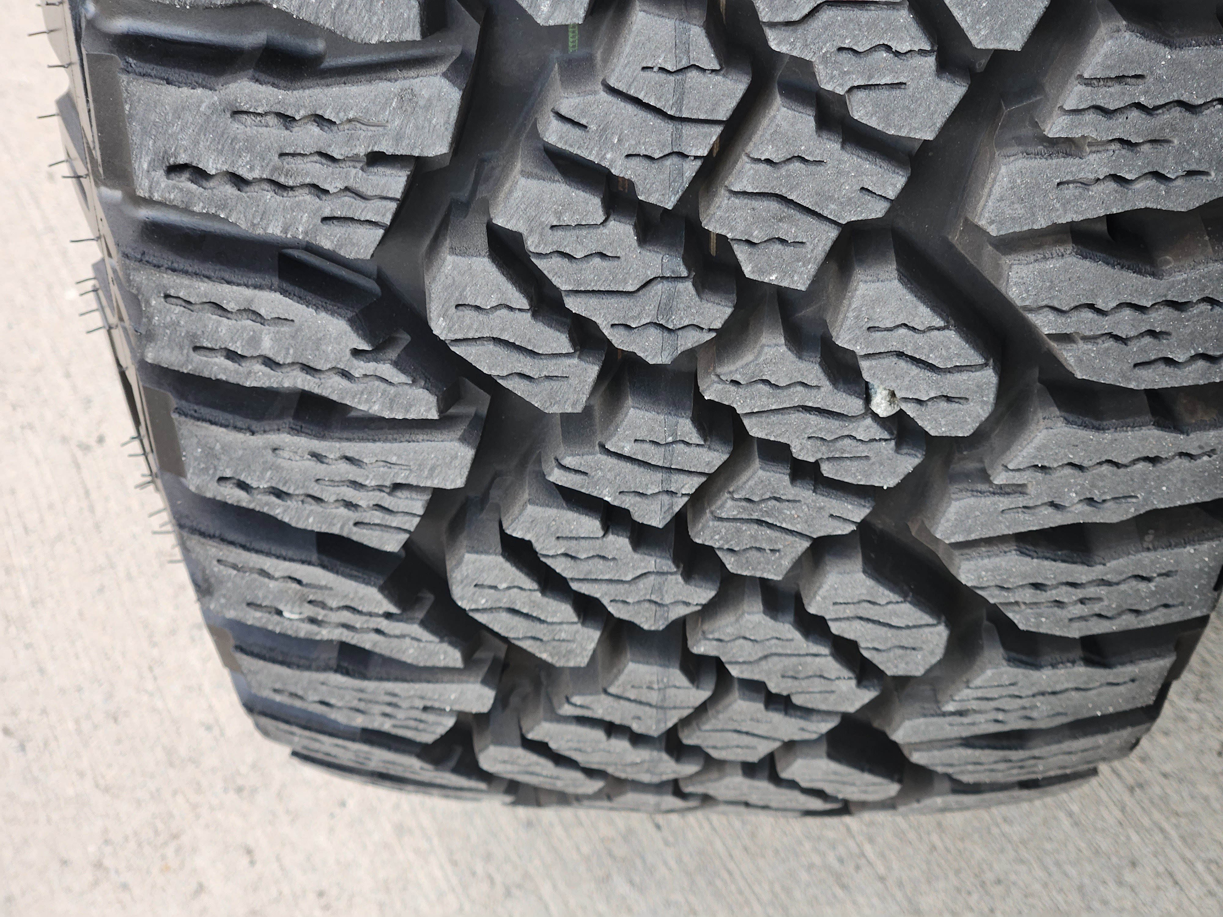 Certified 2025 Land Rover Defender 110 image 12