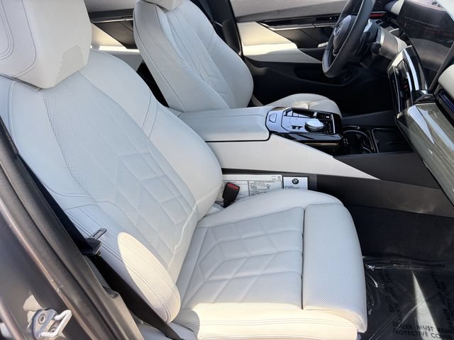 Used 2025 BMW 530i RWD image 12