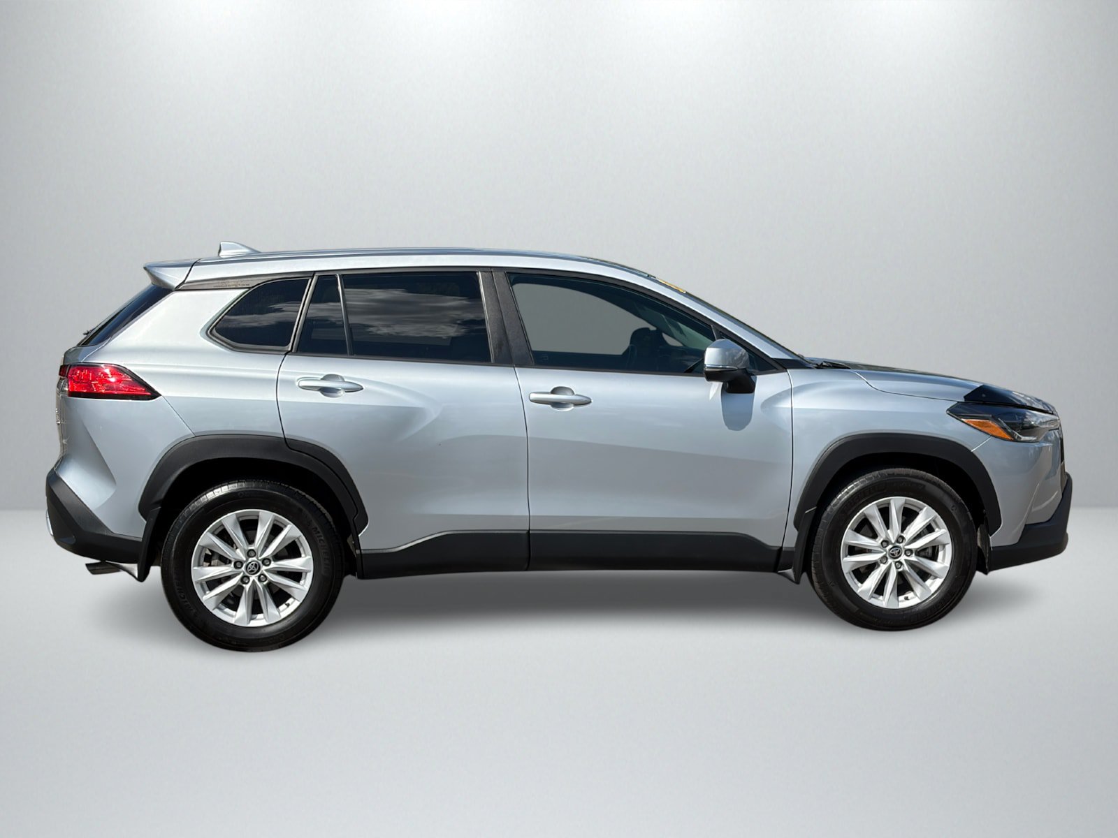Used 2022 Toyota Corolla Cross LE AWD/4WD image 6