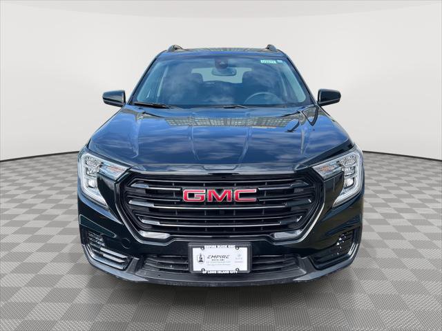Used 2022 GMC Terrain SLE w/ Driver Convenience Package image 2