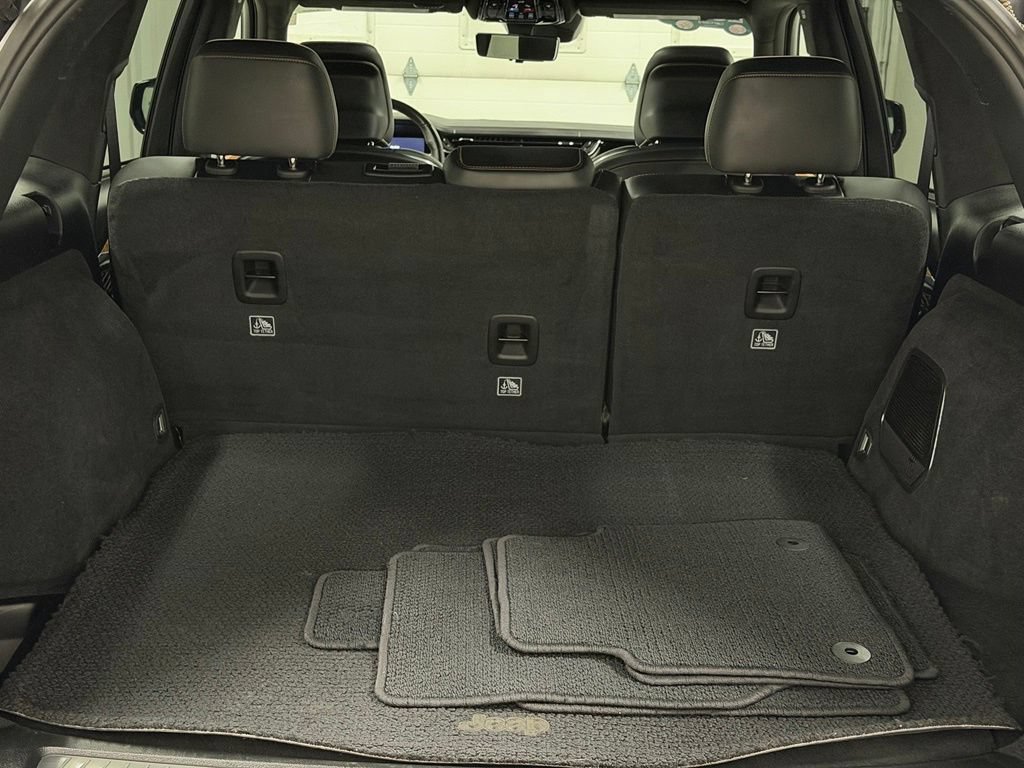 Used 2024 Jeep Grand Cherokee Summit AWD/4WD image 14