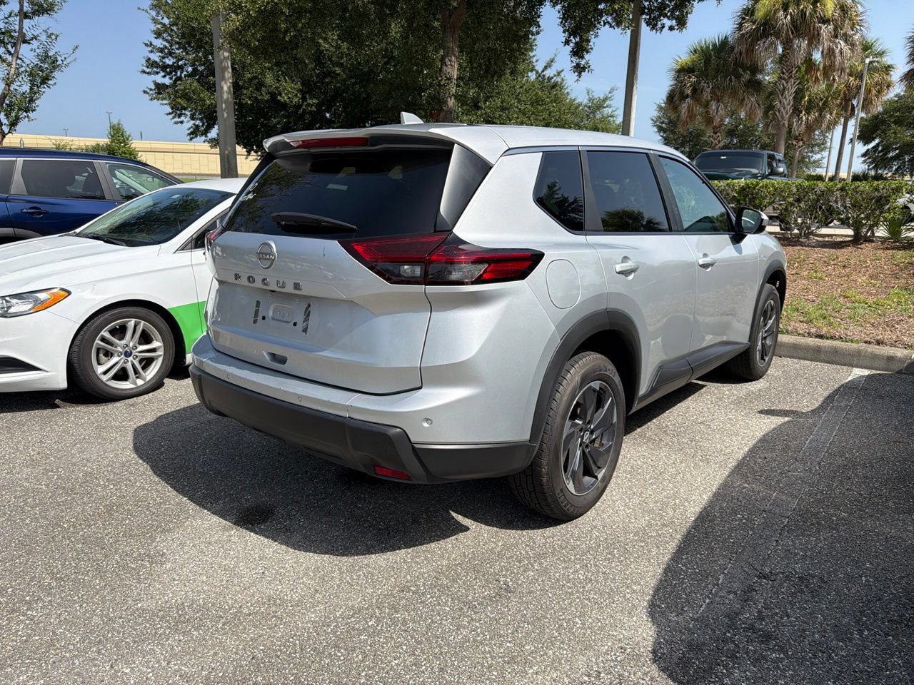 Used 2025 Nissan Rogue SV FWD image 3