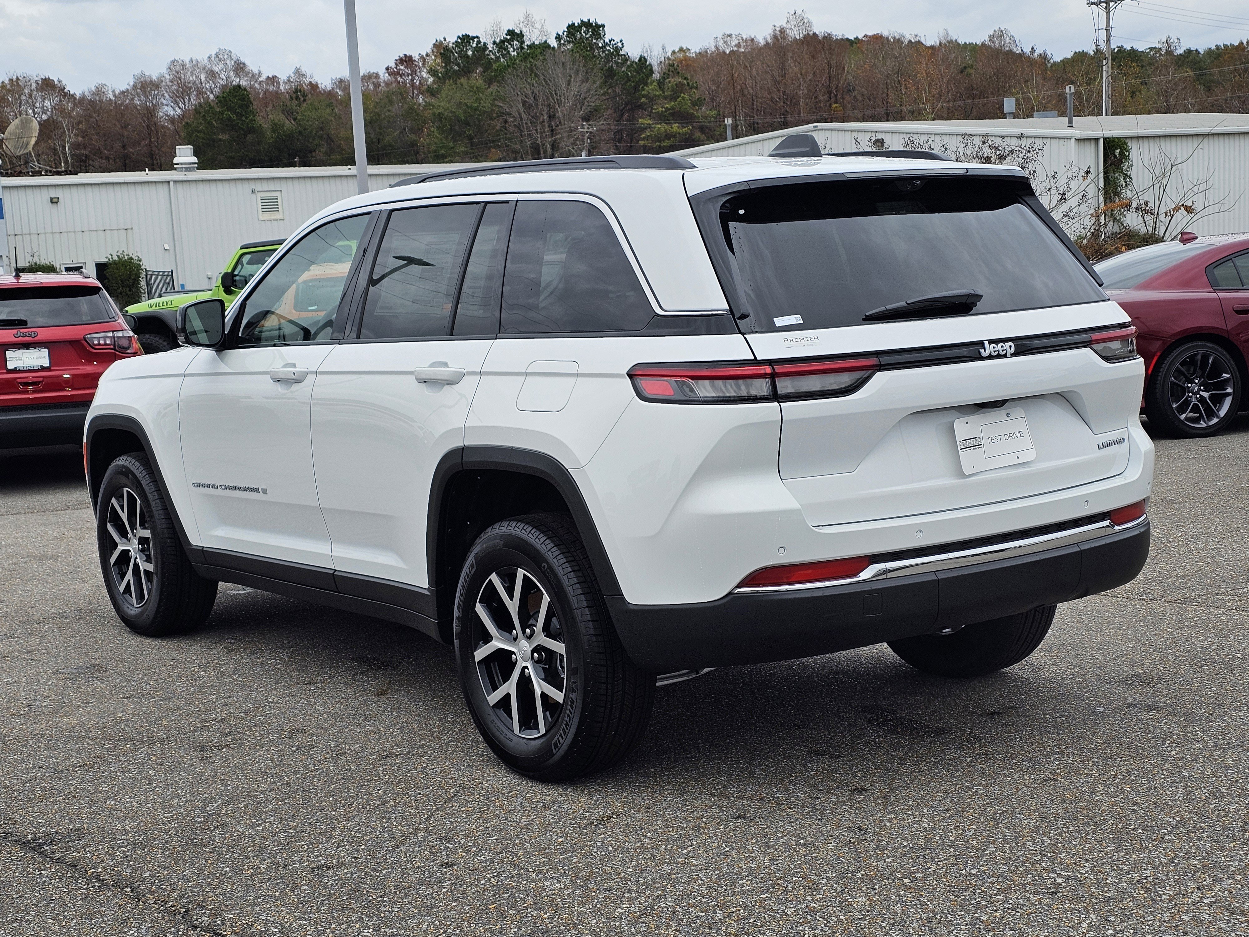New 2025 Jeep Grand Cherokee Limited w/ Luxury Tech Group II image 12
