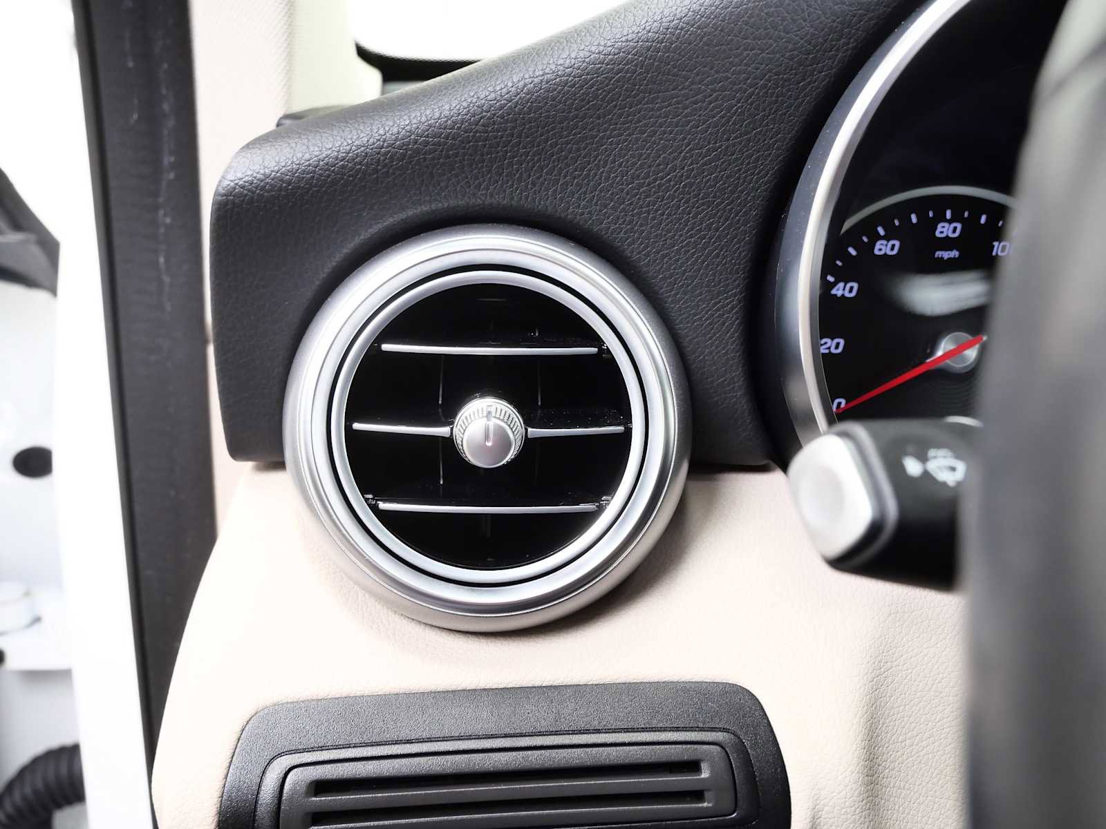 Used 2022 Mercedes-Benz GLC 300 4MATIC image 26