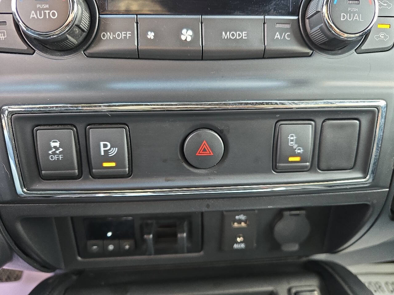 Used 2018 Nissan Titan XD image 28