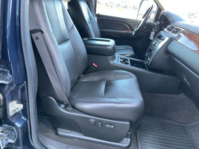 Used 2007 GMC Sierra 2500 SLT w/ EZ-Lift Tailgate Package AWD/4WD image 19