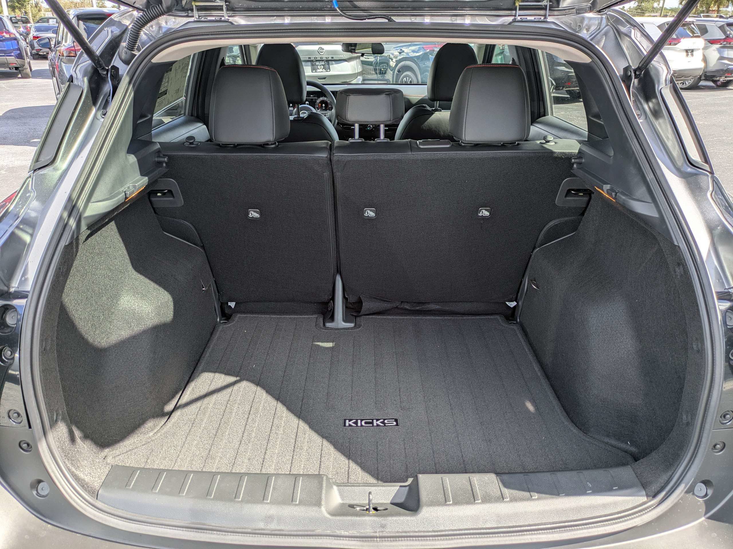 New 2027 Nissan Kicks SR FWD image 13