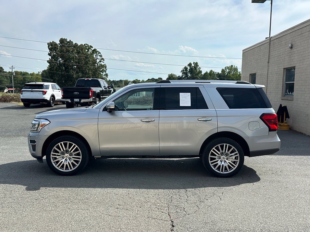 Used 2023 Ford Expedition Limited AWD/4WD image 2