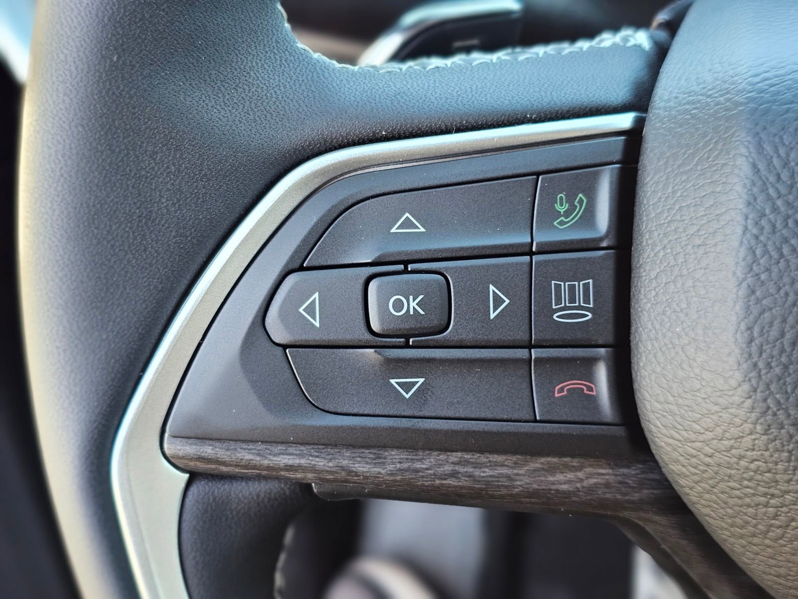 New 2026 Jeep Grand Cherokee Altitude image 16