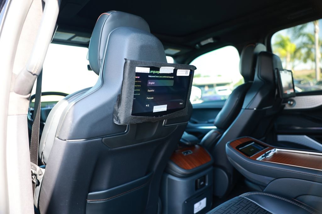 Used 2025 Lincoln Navigator Black Label image 34