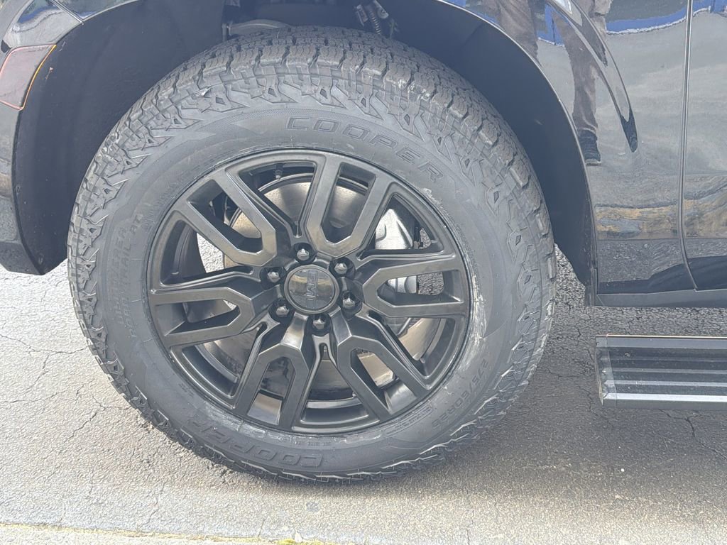 Used 2023 GMC Yukon AT4 w/ AT4 Premium Plus Package image 11