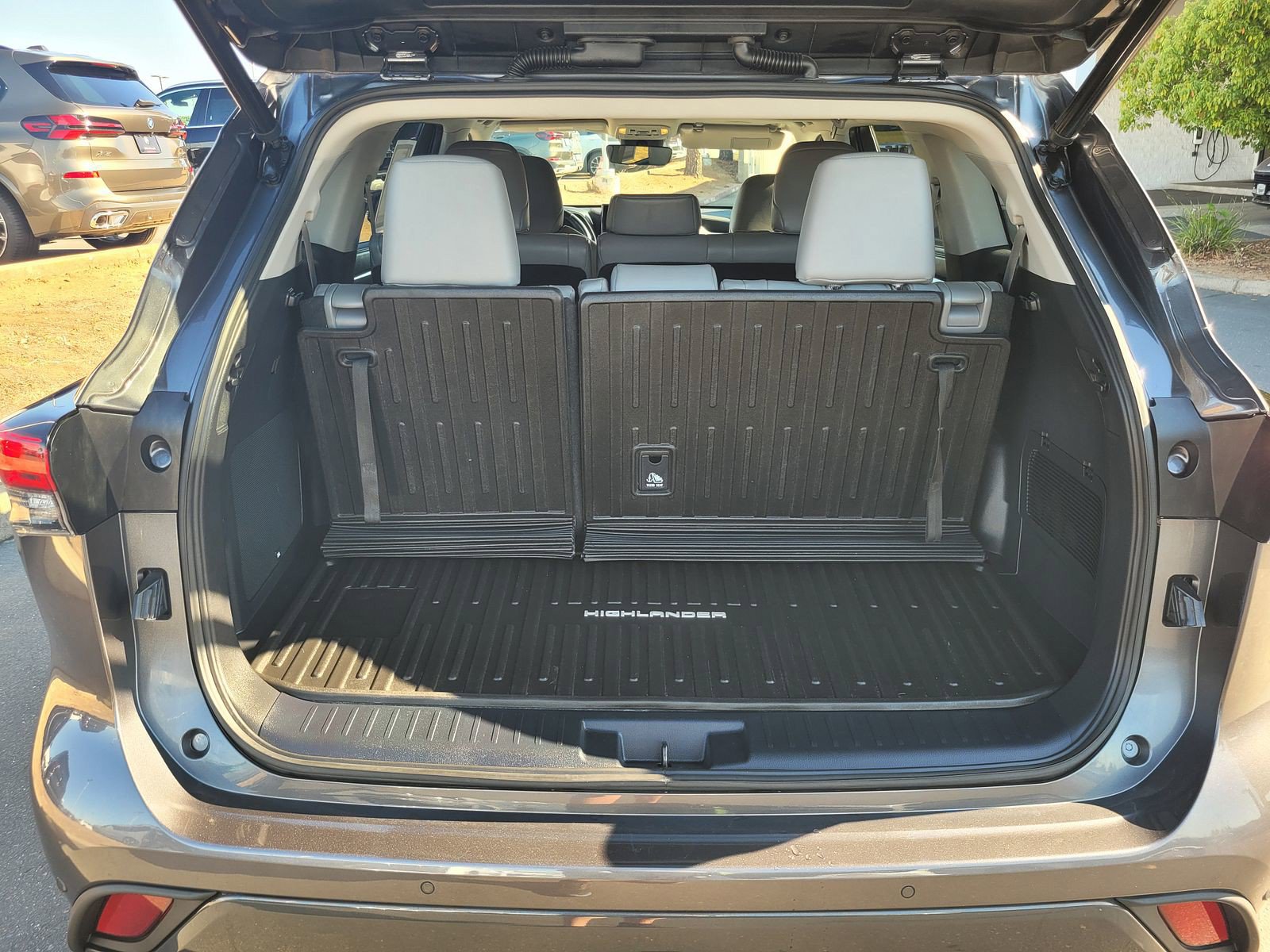 Used 2022 Toyota Highlander Limited AWD/4WD image 7