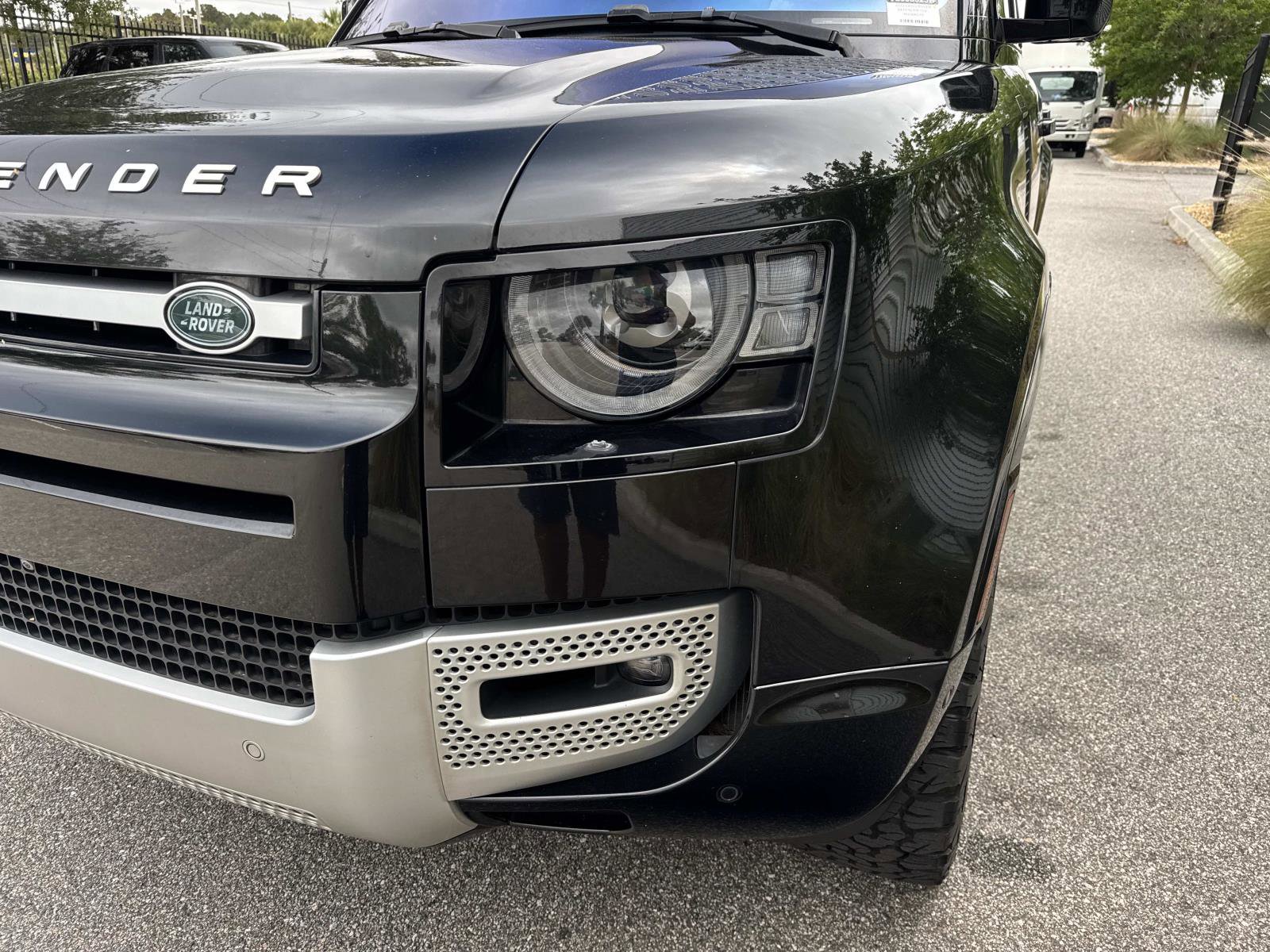 Certified 2022 Land Rover Defender 110 XS Edition AWD/4WD image 9