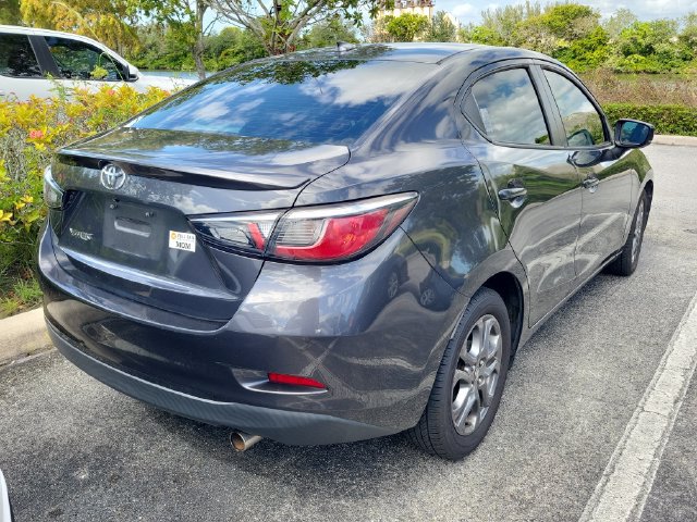 Used 2019 Toyota Yaris LE FWD image 4