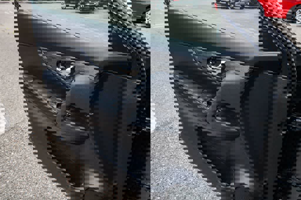 Used 2016 Nissan Rogue SL w/ SL Premium Package image 23