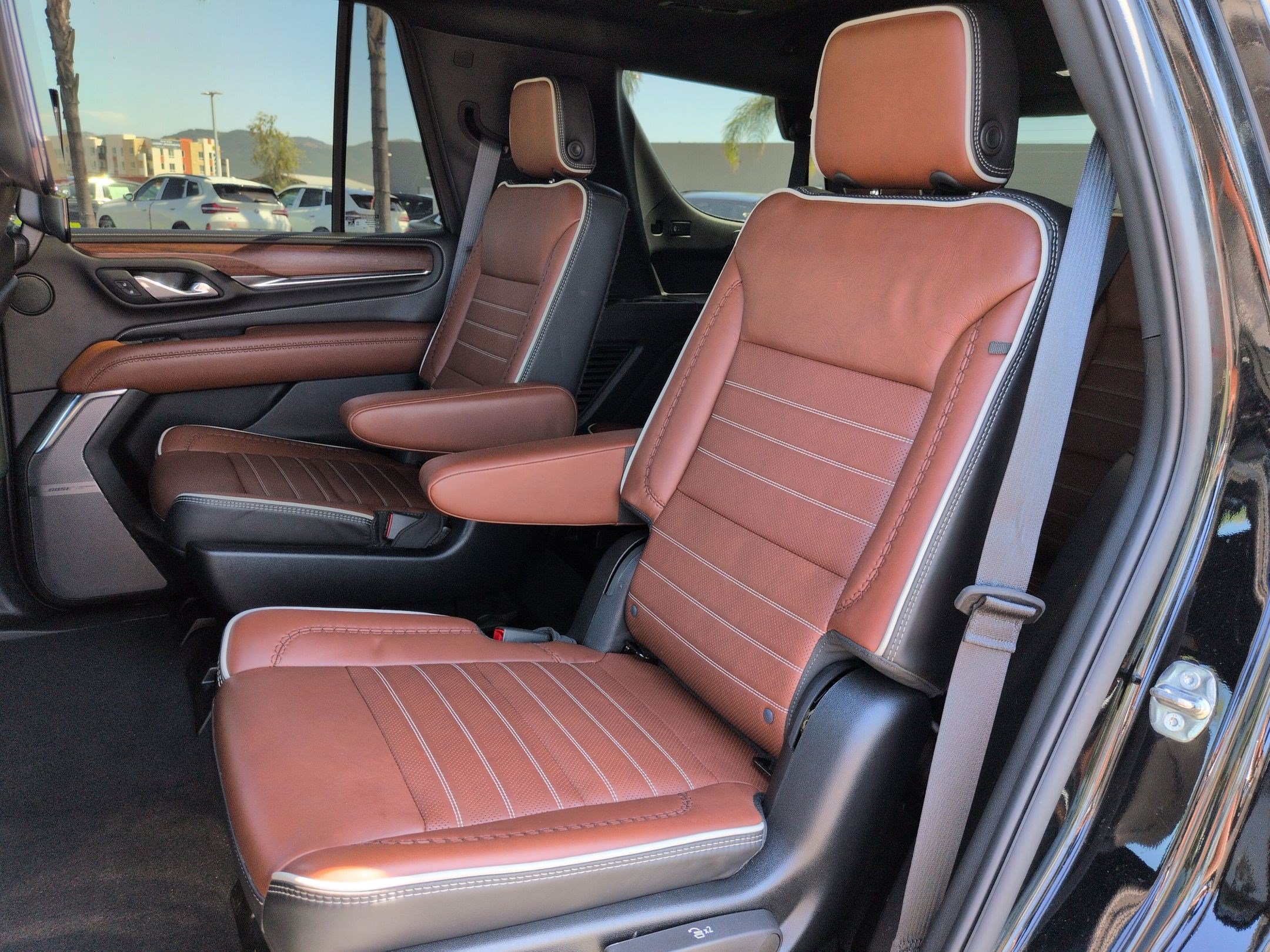 Used 2024 GMC Yukon Denali Ultimate AWD/4WD image 32