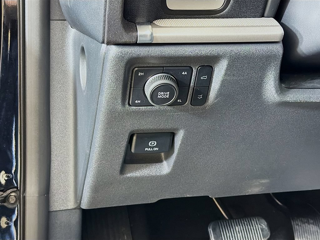 Used 2025 Ford Expedition Max Active AWD/4WD image 31