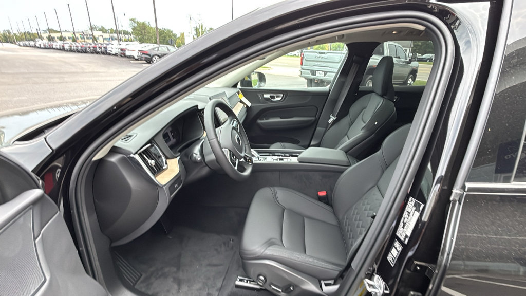 New 2026 Volvo XC60 B5 Plus w/ Protection Package Premier AWD/4WD image 24