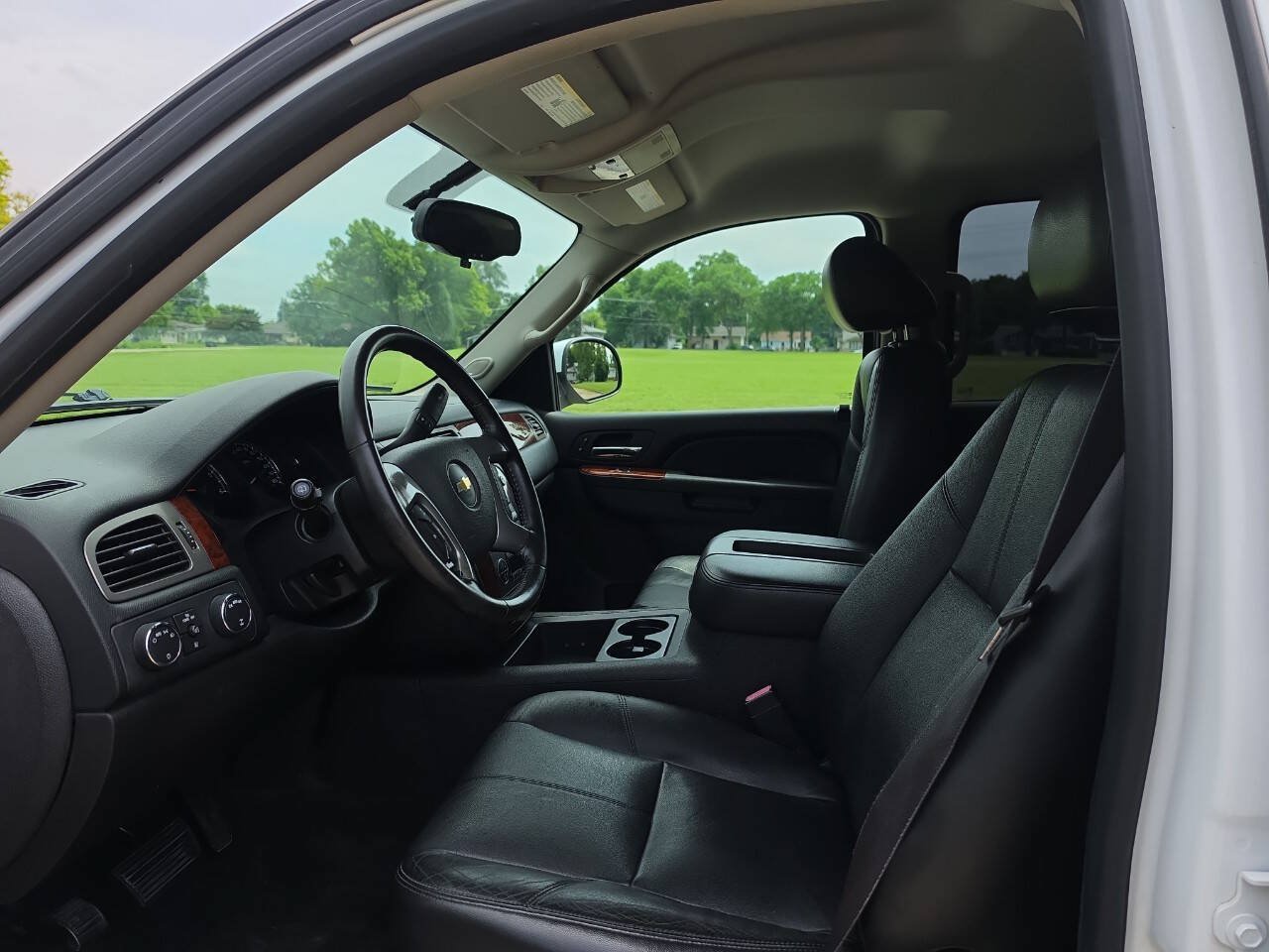 Used 2012 Chevrolet Suburban LT AWD/4WD image 9