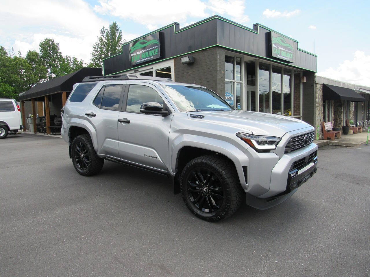 Used 2025 Toyota 4Runner Platinum AWD/4WD image 2