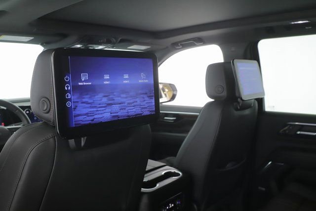 Used 2025 Chevrolet Suburban High Country image 32