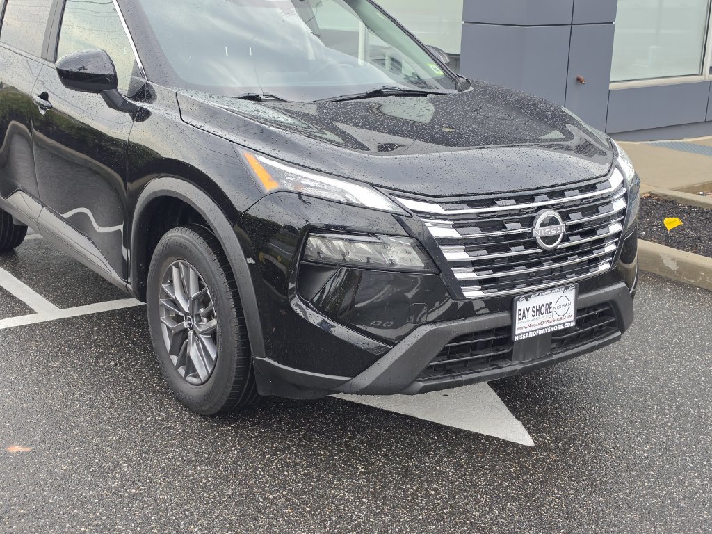 Certified 2026 Nissan Rogue SV AWD/4WD image 4