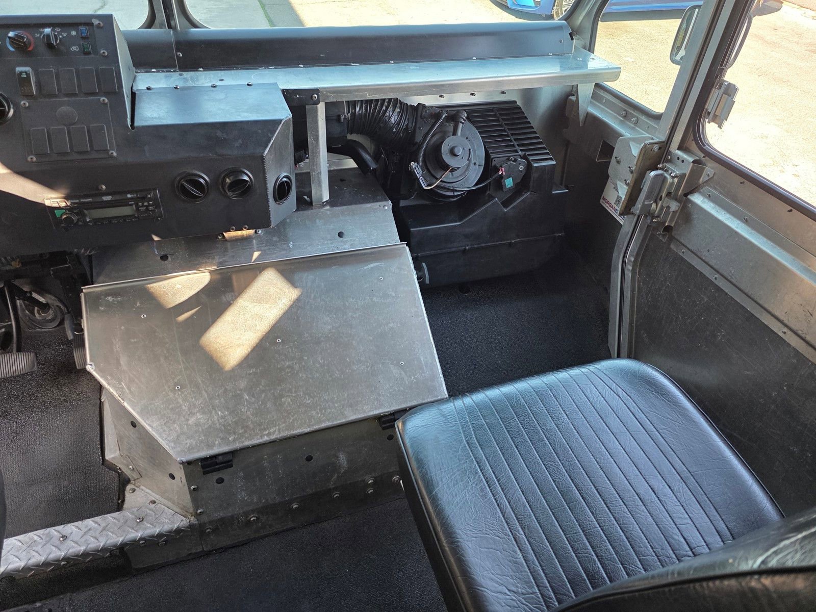 Used 2017 Ford E-350 and Econoline 350 Super Duty w/ A/C Prep Package image 23