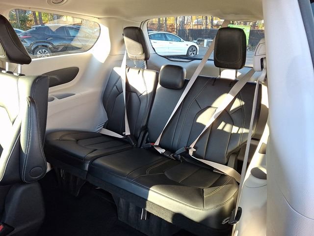 Used 2024 Chrysler Pacifica Select FWD image 14