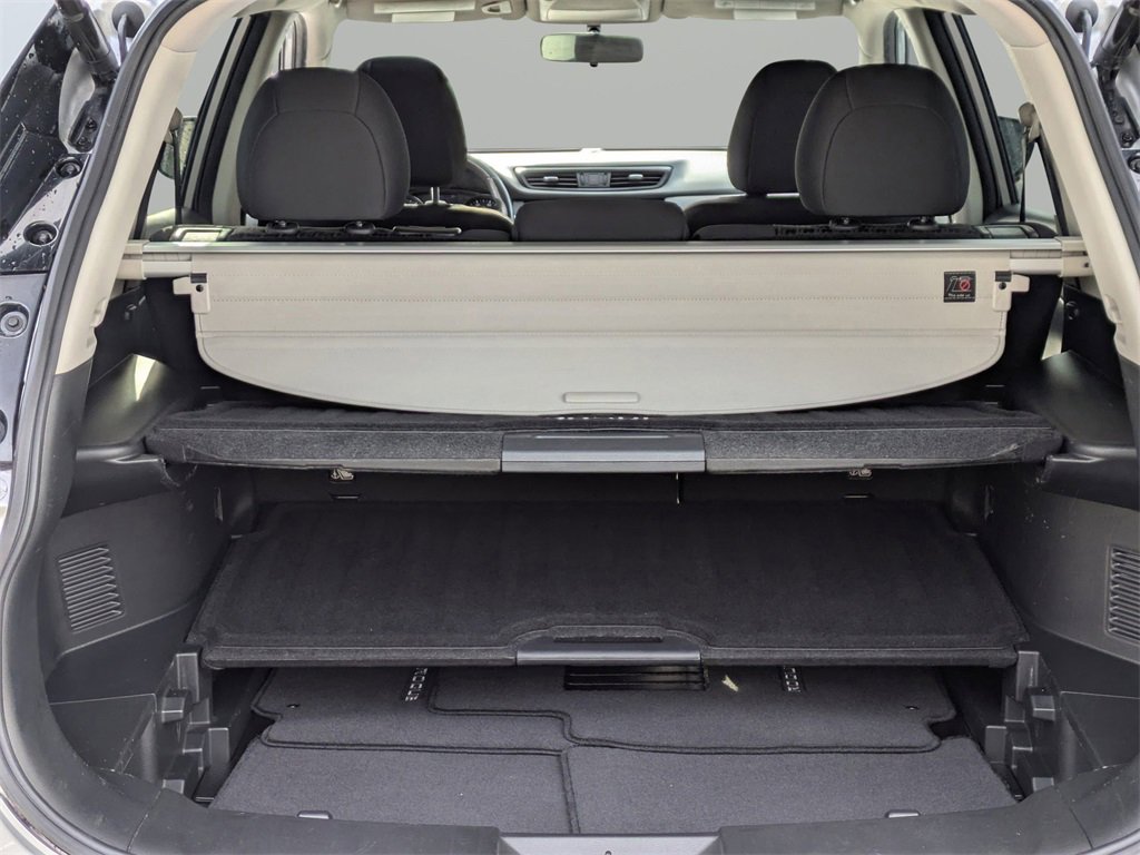 Used 2018 Nissan Rogue SV w/ Premium Package image 12