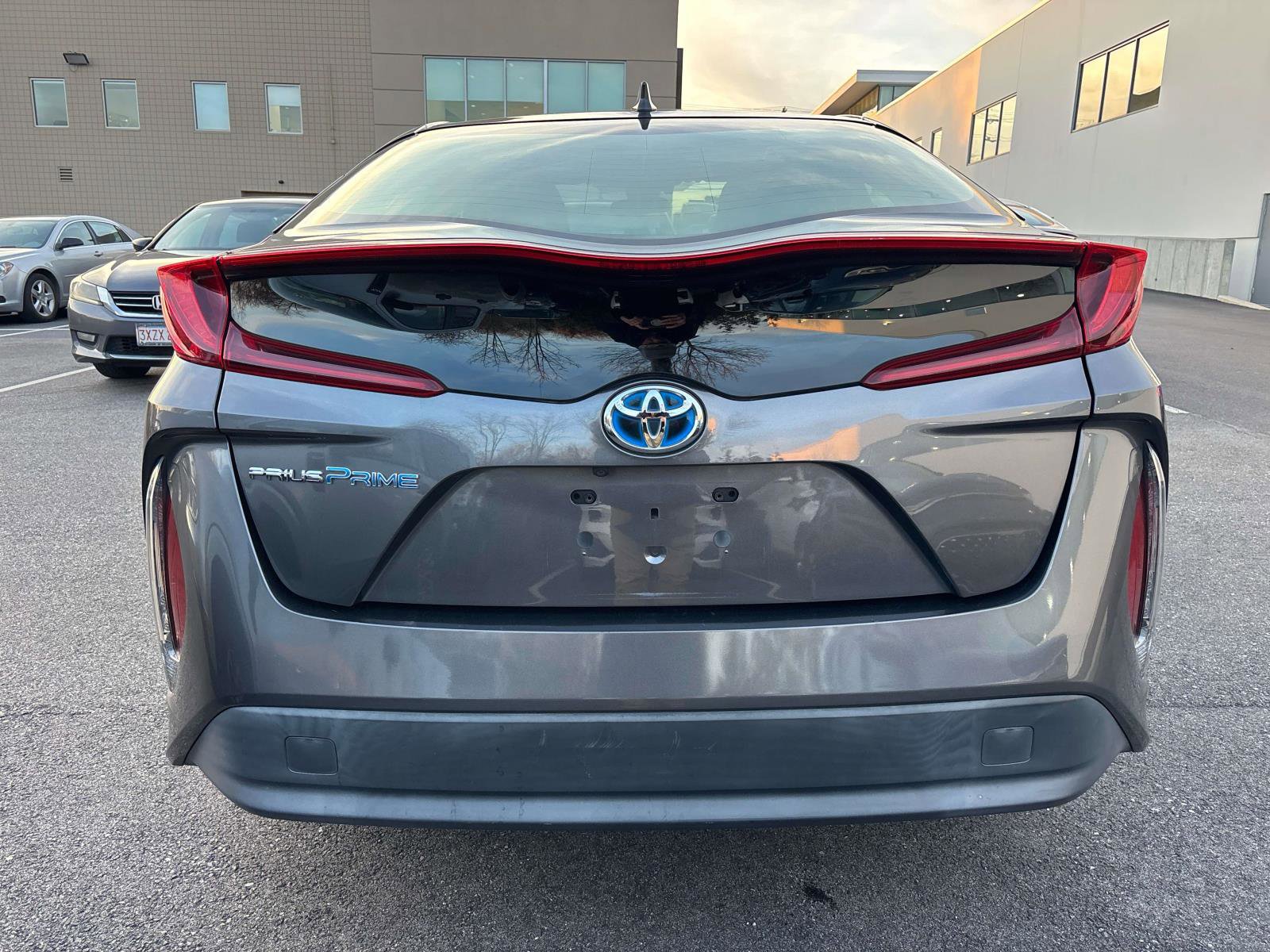 Used 2018 Toyota Prius Prime Premium w/ Carpet Mat Package FWD image 3