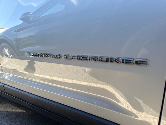 Used 2021 Jeep Grand Cherokee L Laredo w/ Luxury Tech Group I AWD/4WD image 17
