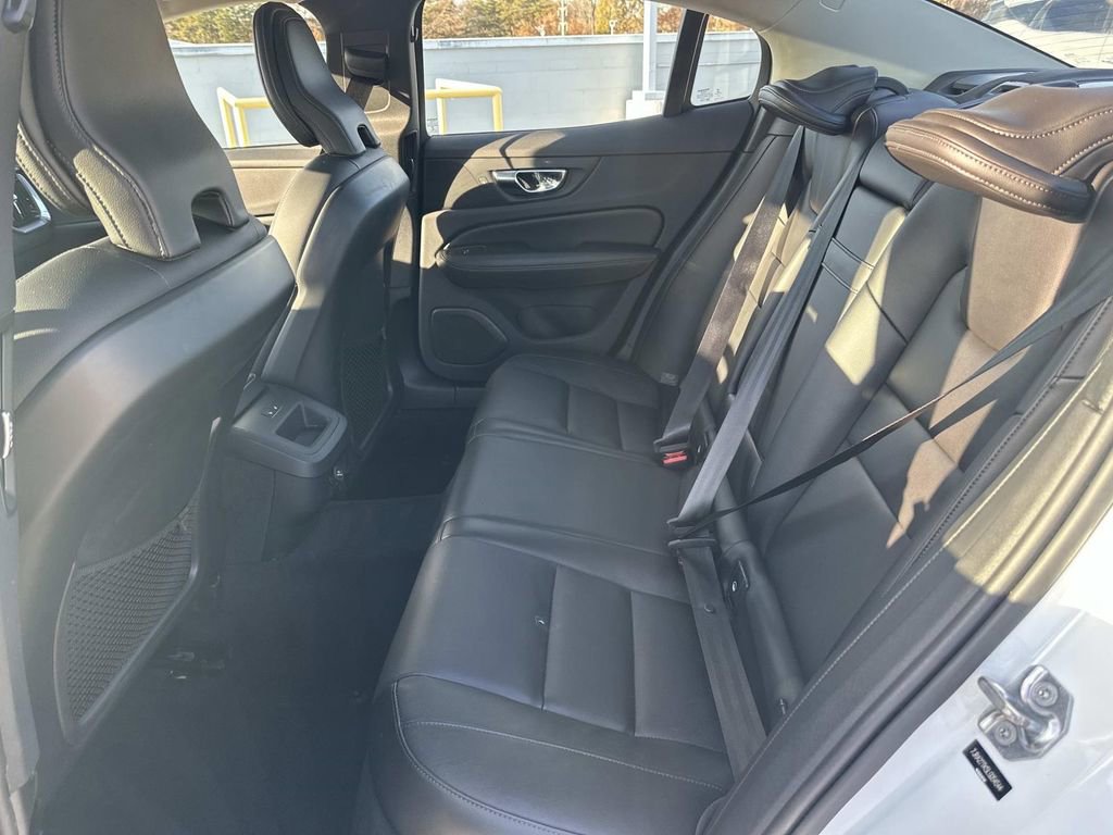 Used 2020 Volvo S60 T6 Momentum image 26