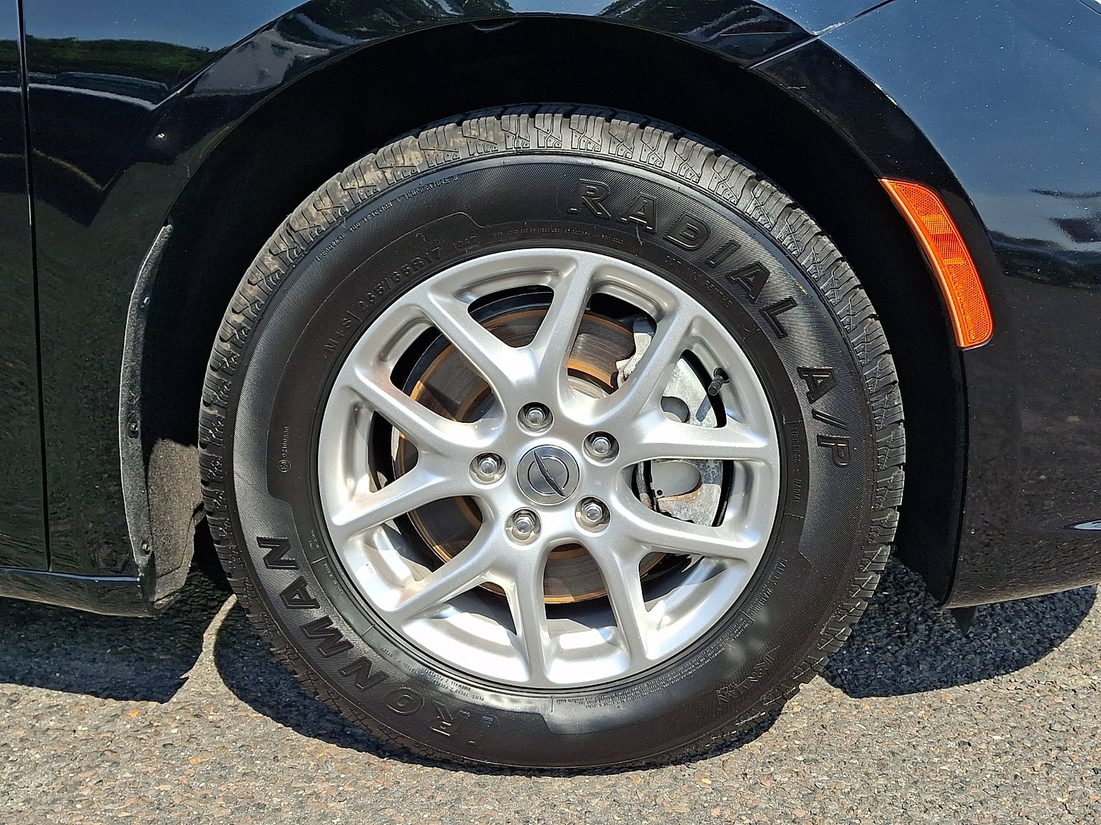 Used 2024 Chrysler Pacifica Touring-L FWD image 5